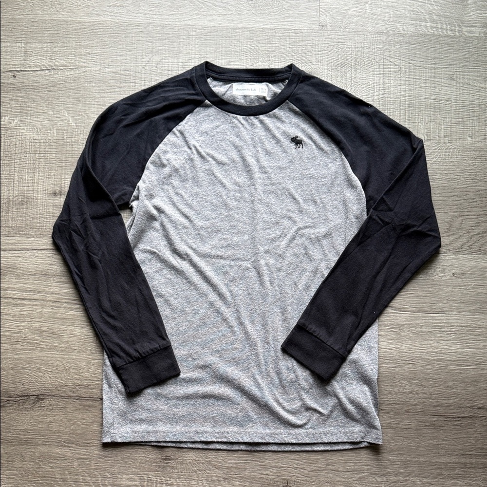 Abercrombie Kids Black and Gray Long Sleeve Tee